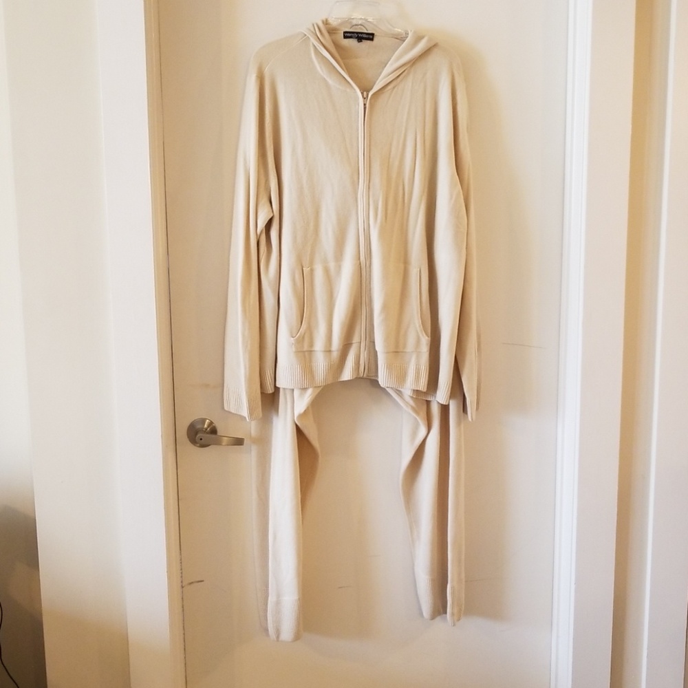 Wendy Williams 100% Acrylic Jogging Suit